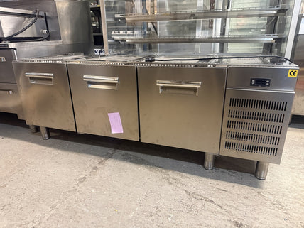 Grillkylbänk, 3 dörrar, 1600x650x650mm (MÄSS-EX)